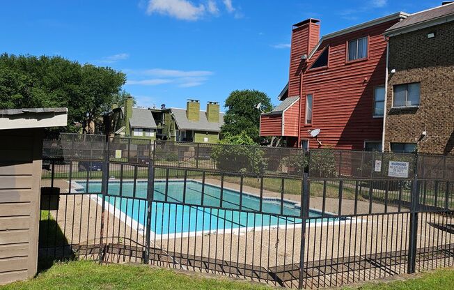 2 beds, 1 bath, $1,195