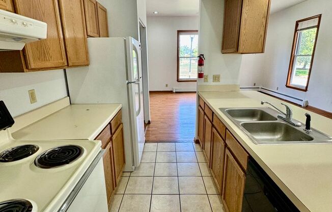 3 beds, 1 bath, $1,650, Unit 1