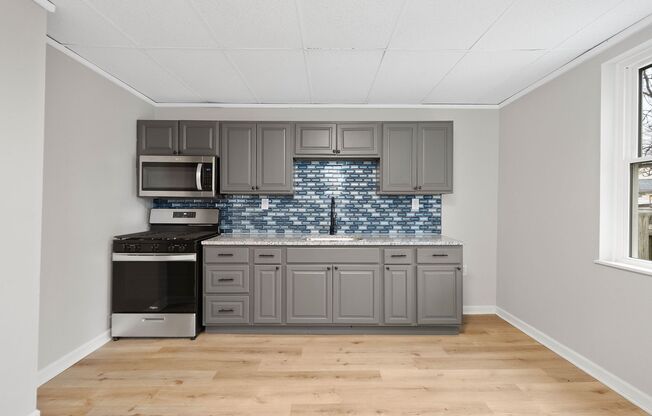 Beautiful 2 bedroom home in Coraopolis available August 1st!