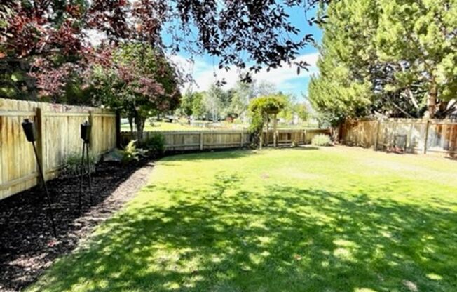 New listing in a quiet neighborhood in NE Bend!  Available for the New Year!  Plan ahead!