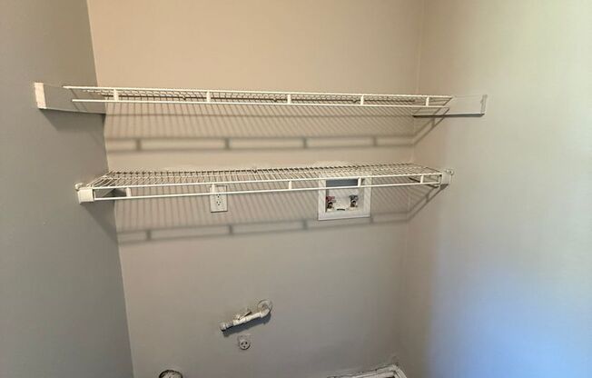 3 beds, 1.5 baths, $1,280, Unit LD4807