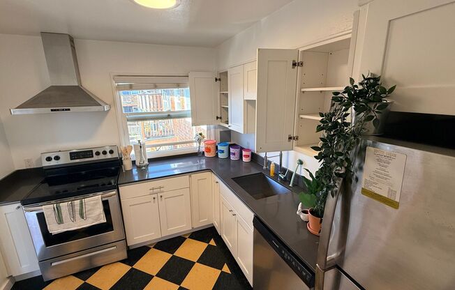 2 beds, 1 bath, 801 sqft, $1,799, Unit 3020-06