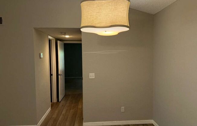 Cozy 2/2 2nd Floor Condo by Millenia Mall! Available Now!