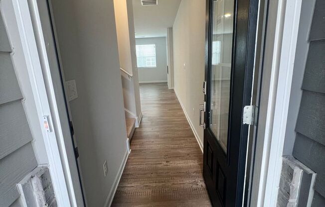 !!!WARNING: AVOID SCAMS CONFIRM RENTAL AT 770-822-6040!!! Gorgeous townhome 3 bed 2.5 bath in new community in Flowery Branch