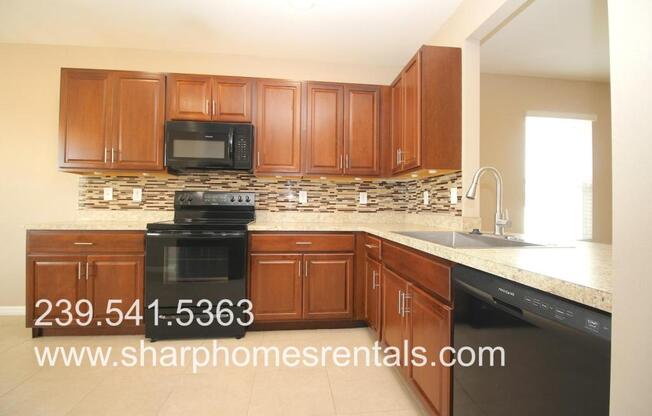 709 SW 25 LN
