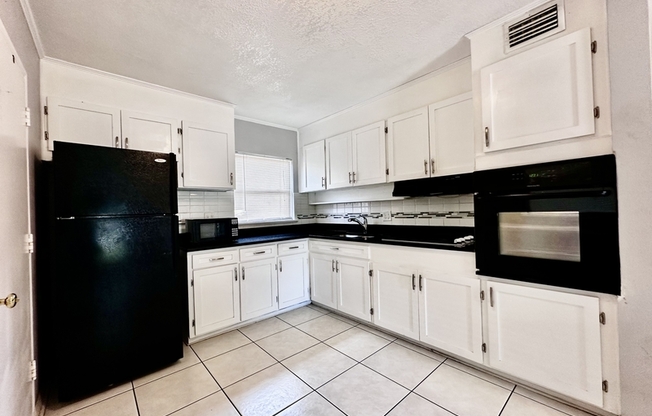 1815 HACKNEY AVE