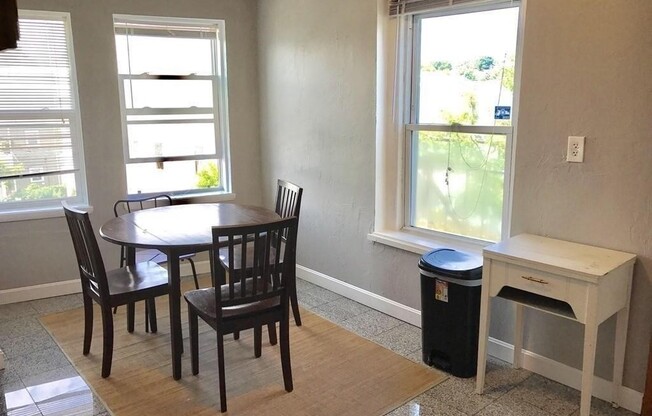 2 beds, 1 bath, 1,100 sqft, $2,600, Unit 2