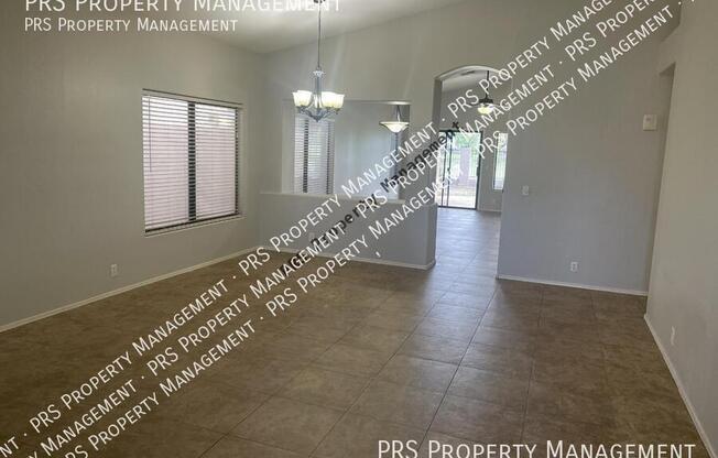 2152 W MYRTLE DR