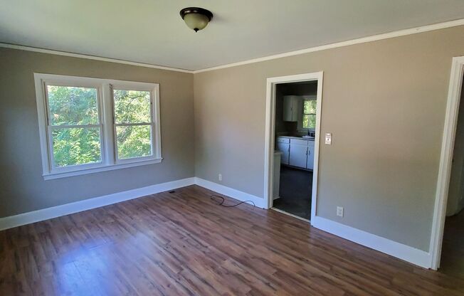 2 Bedroom 1 Bathroom House!