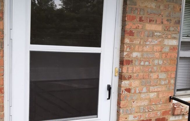 2 beds, 1 bath, 903 sqft, $1,290, Unit D-2