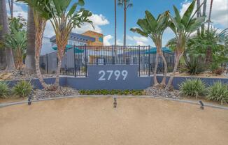 CLOSE TO THE BEACHES