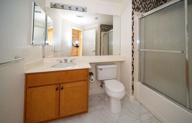 Beautiful & Spacious 3bd Condo With Great Amenities In Gated Property