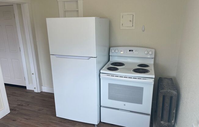 Studio, 1 bath, 336 sqft, $650, Unit 5070 Weyerhaeuser Rd - #15