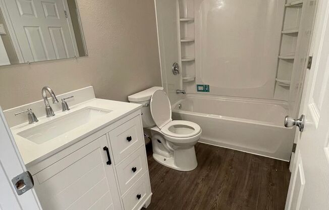 2 beds, 1 bath, 945 sqft, $1,575, Unit 052