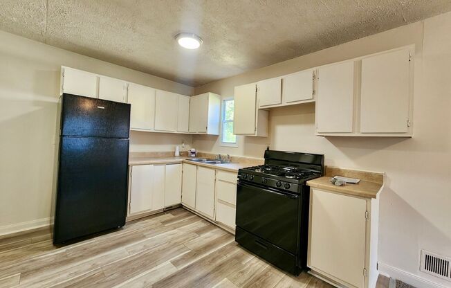 2 beds, 1 bath, $995, Unit 331 Murray Street