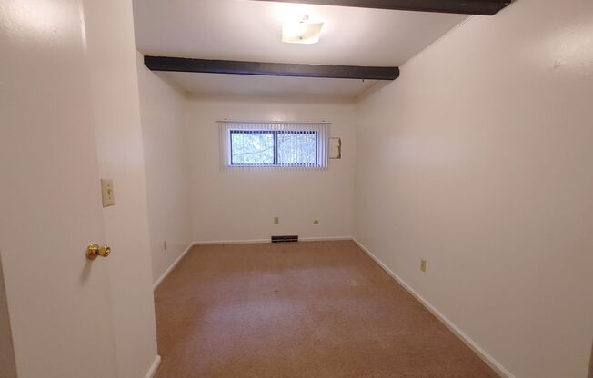 2 beds, 1 bath, $1,200, Unit 1