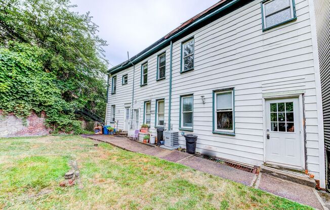 2 beds, 1 bath, $1,299, Unit Apt 3