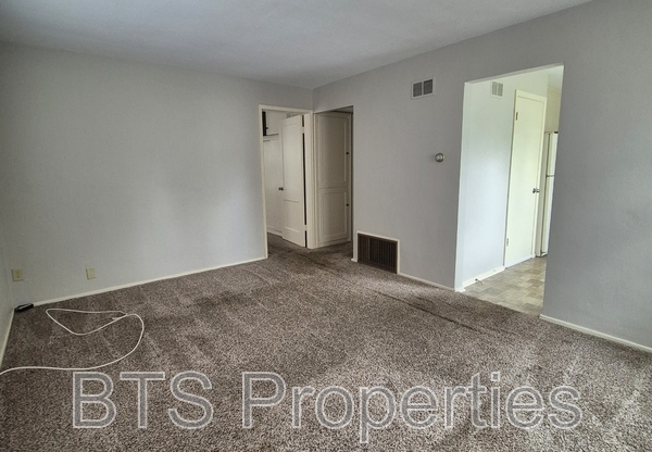 717 E GIFT AVE