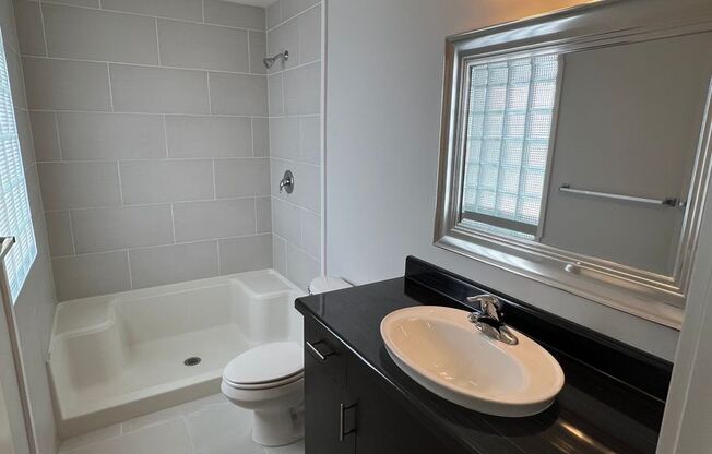 1 bed, 1 bath, 650 sqft, $1,295, Unit Unit 301 A650 Corner Unit w/Nook and Downtown View