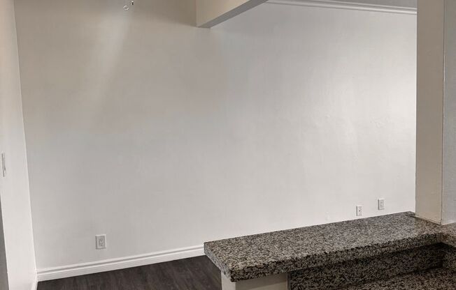 2 beds, 1 bath, 800 sqft, $2,450, Unit 07