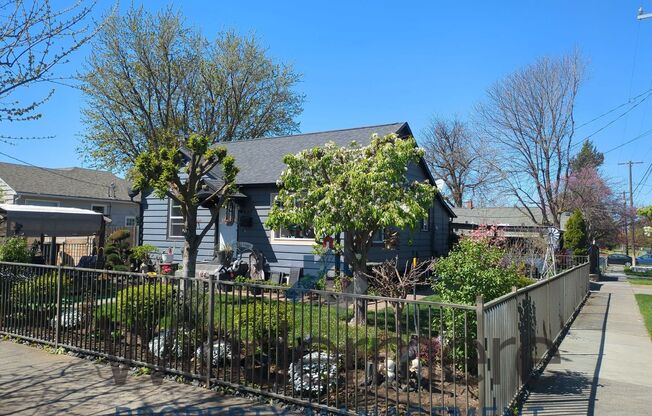 527 E Cherry **Basement Apartment - Flat Rate of $50/month for All Utilities**