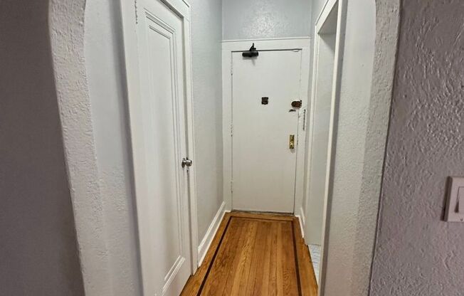1 bed, 1 bath, $1,950, Unit A41