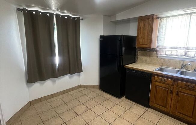 3 beds, 2 baths, $1,500