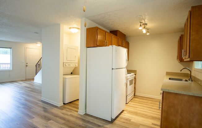 Updated 2 Bedroom Townhouse- Private Patio, Dining Space, Parking, W/D + D/W!!