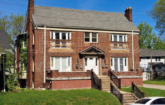 126 N LONGWORTH AVE