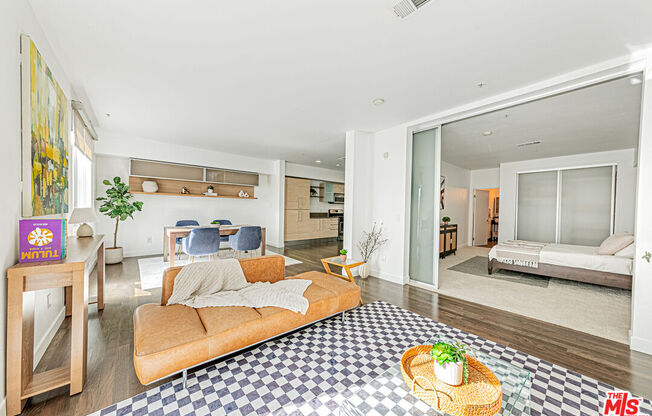 1 bed, 2 baths, 1,130 sqft, $2,800, Unit 321