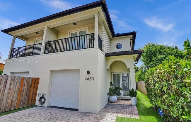 2851 SW 38 CT