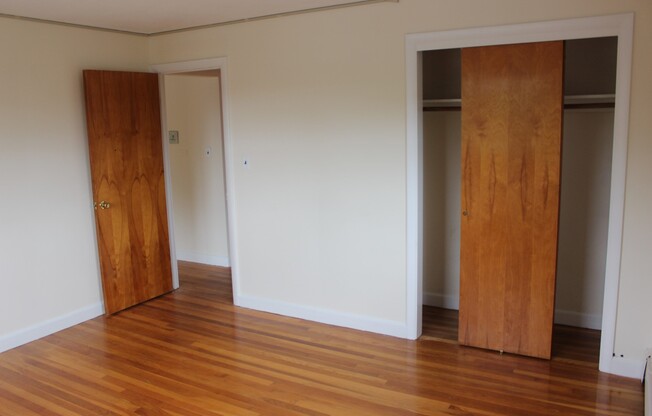 2 beds, 1 bath, 710 sqft, $2,400, Unit 2-4