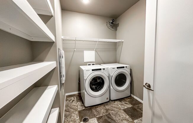 2 beds, 1 bath, 1,070 sqft, $1,445, Unit Bldg 4 Apt 4216