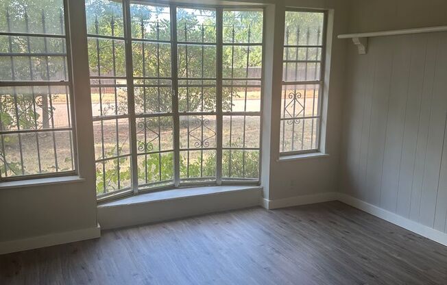 2 beds, 1 bath, $1,195