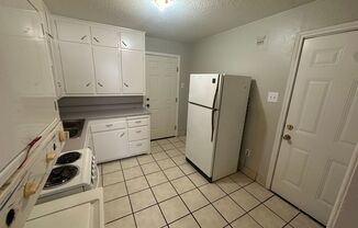 1 bed, 1 bath, $725, Unit # REAR