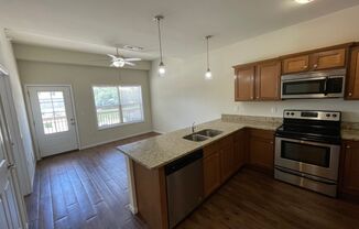 3 beds, 2 baths, $1,350