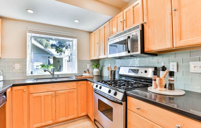 2 beds, 2 baths, $2,900, Unit Apt 104