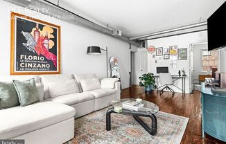 36 STRAWBERRY ST