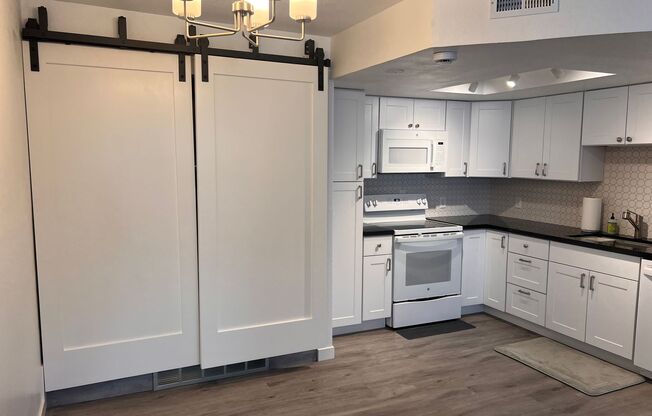 1 bed, 1 bath, $1,400, Unit # 3 209