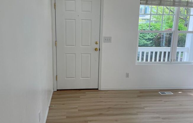Spacious 5 Bedroom, 2.5 Bathroom Located in Silver Firs, Everett. $3500/mo.