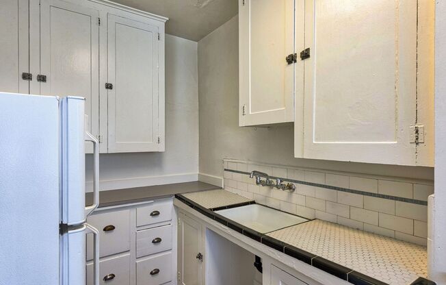 Studio, 1 bath, 600 sqft, $1,050, Unit 211
