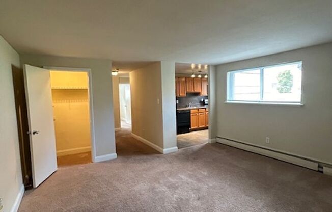 2 beds, 1 bath, 820 sqft, $1,460, Unit D03