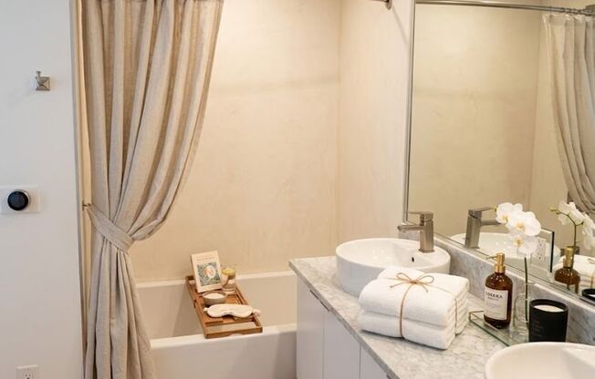 2 beds, 2 baths, 950 sqft, $3,200, Unit 319