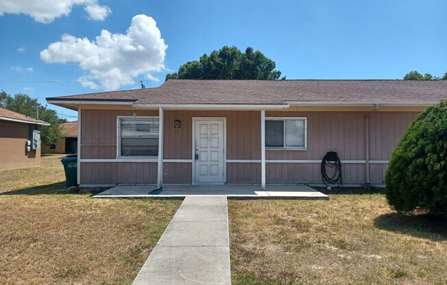 Cute 2/1 fenced duplex