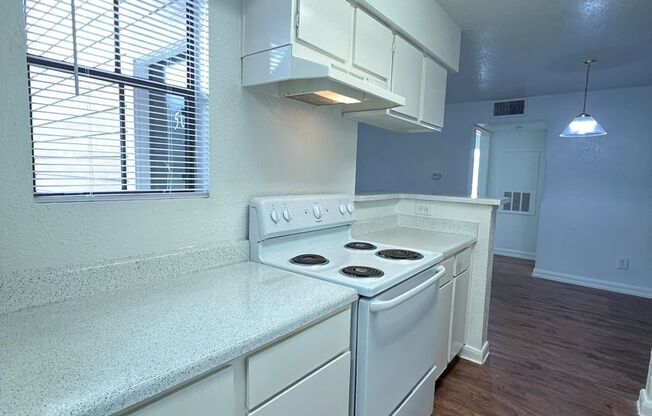 1 bed, 1 bath, 660 sqft, $900, Unit 18-501
