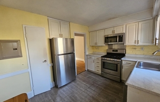 2 beds, 1 bath, 670 sqft, $2,200, Unit 50