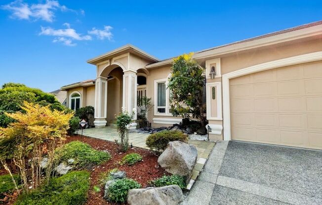 **$1500 off the second month's rent with a lease signed by 10/31/2026** Spacious 5 Bedroom Plus Office Home in the Sought After Forest Heights Neighborhood with Million Dollar Panoramic Views!