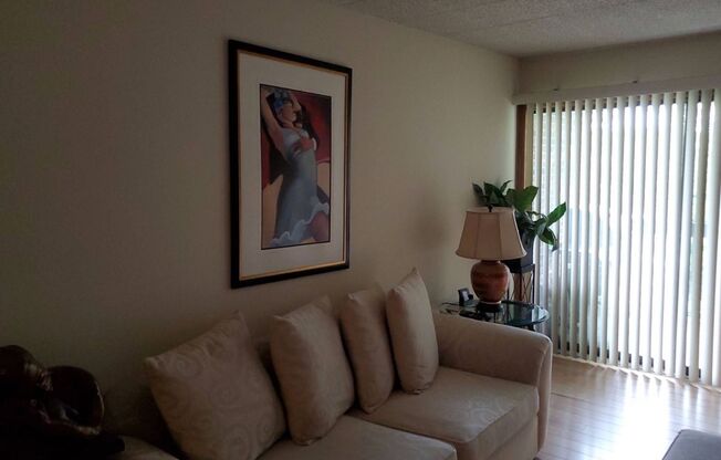 2 Bedrooms, 2 Bathrooms and Plenty of Amenities in Oak Forest