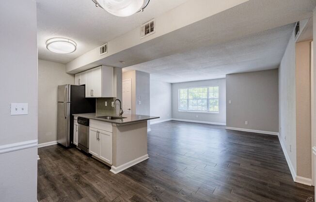1 bed, 1 bath, 705 sqft, $1,375, Unit 2032