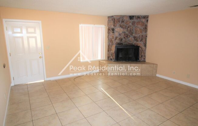 Spacious Elk Grove 2bd/2ba Triplex